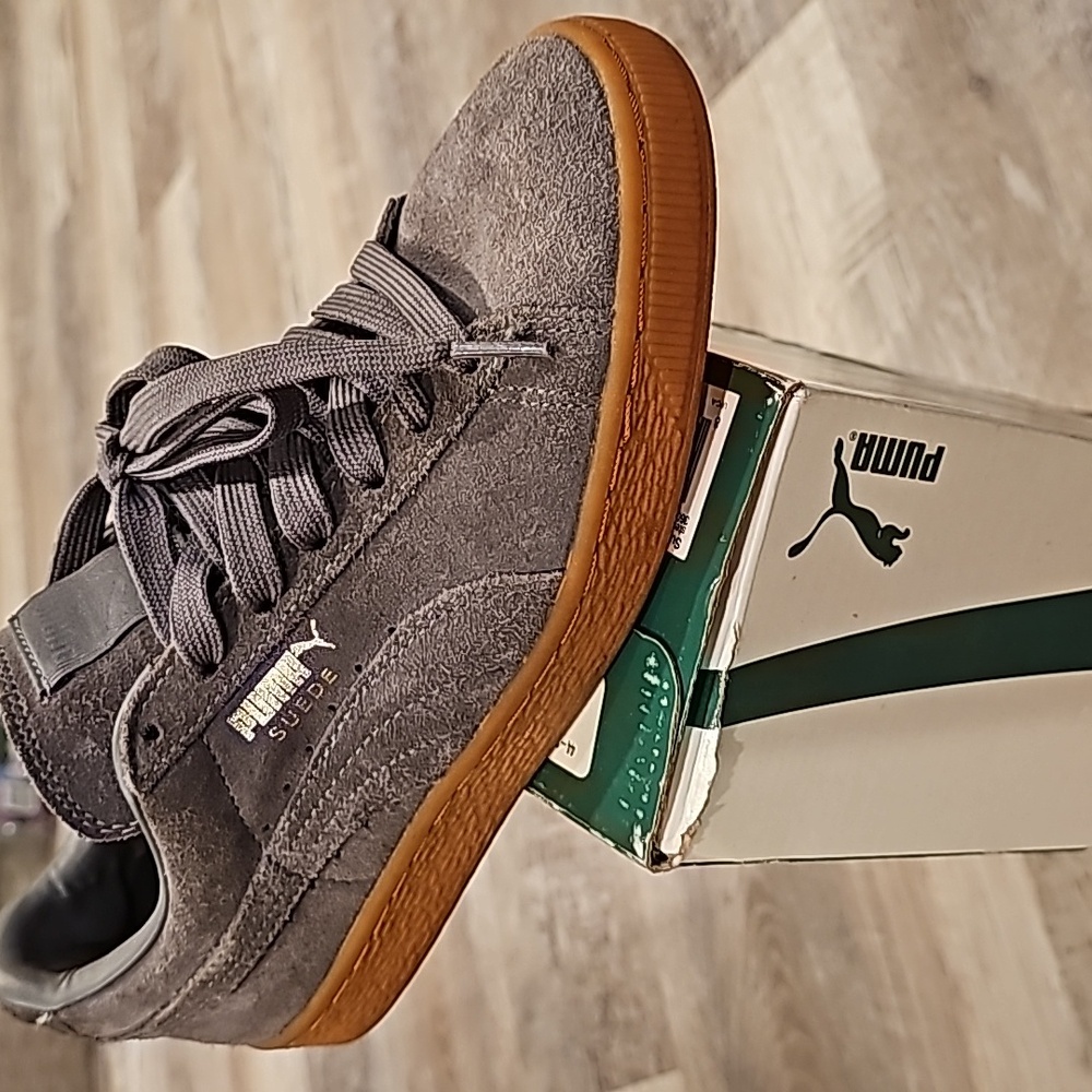 Puma mens size 8 Suede winter gum sneakers, Steel Gray-team gold